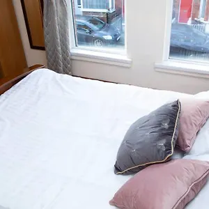 Cheerful 2 Bedroom House In The Heart Of Holiday home