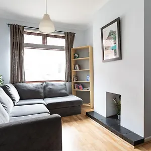 - 3 Bedroom Cosy - Walking Distance To Holiday home